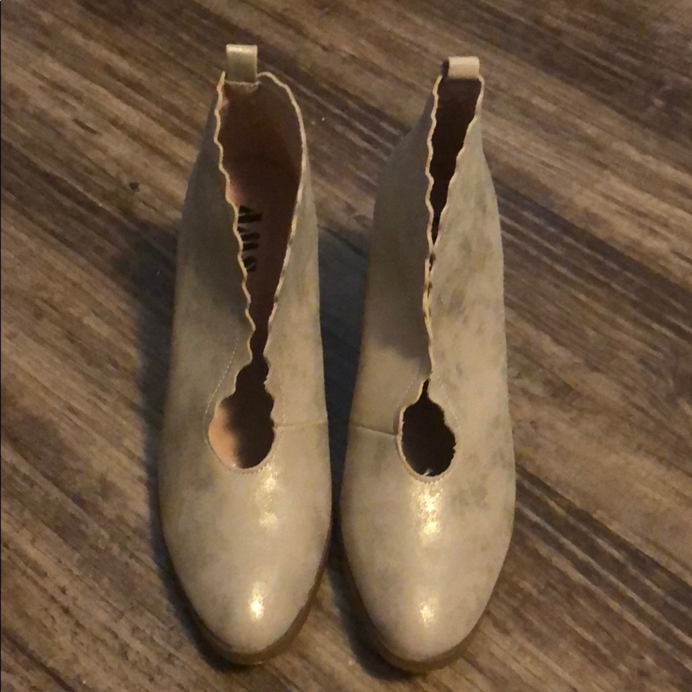 Scalloped open heeled bootie